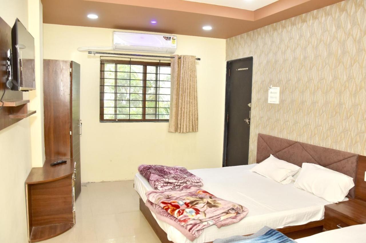 Green Leaf Hotel Ujjain Exterior photo