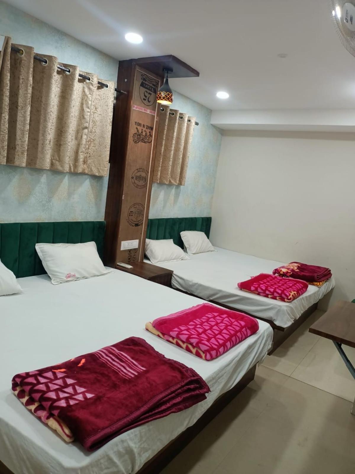 Green Leaf Hotel Ujjain Exterior photo
