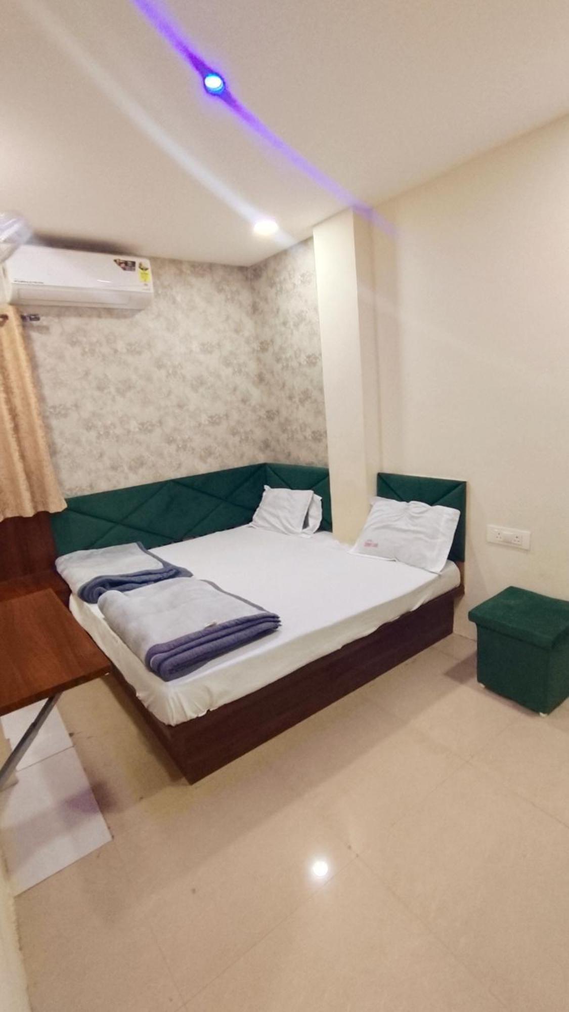 Green Leaf Hotel Ujjain Exterior photo